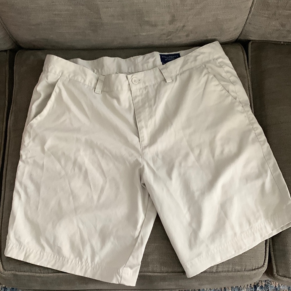 Mens smallwoods khaki shorts size 36, has a very faint mark on front